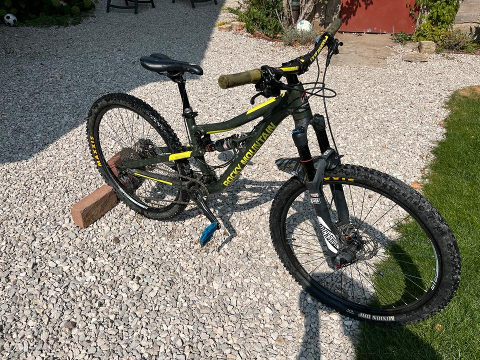 Rocky Mountain Reaper with two sets of wheels 24 and 26 inches 2018